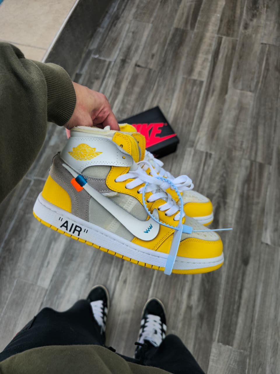 Nike Jordan Retro 1 High x Off White Cannary