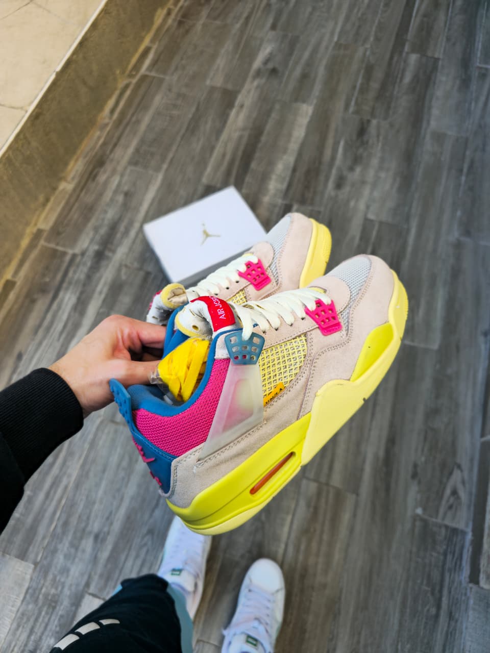 Nike Jordan Retro 4 x Union LA Guava Ice